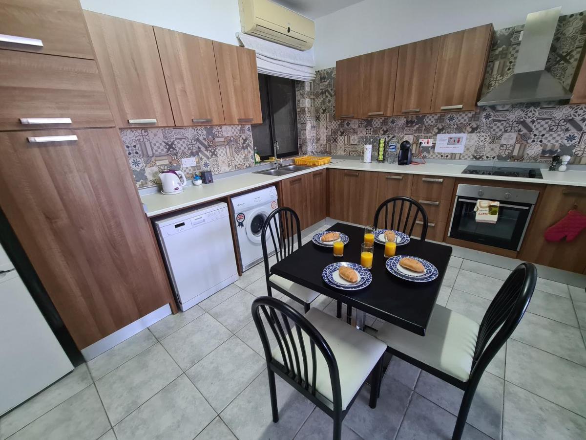 Spacious Seafront Apt Next To Sliema-Valeta Ferry Екстериор снимка